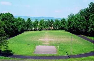 Zespół Szkół Ponadgimnazjalnych Krosno - Turaszówka stadion 2004 rok