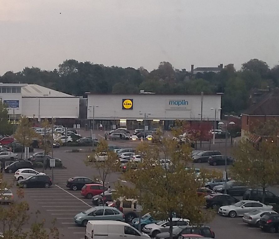 Samsung Galaxy S5 photo example Aylesbury shopping centre, cropped