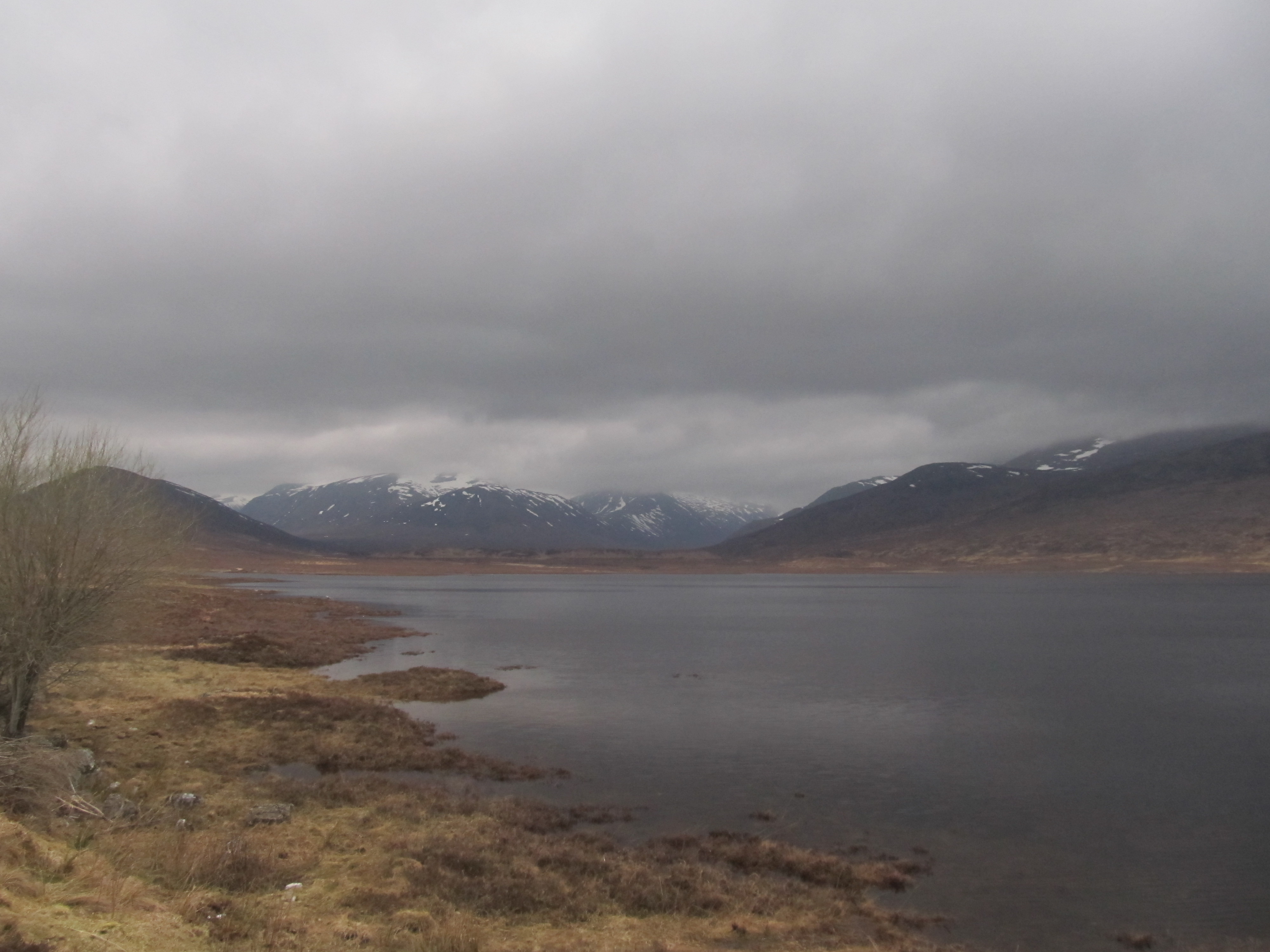 Loch Grascairnoch and Caledonian Mountains