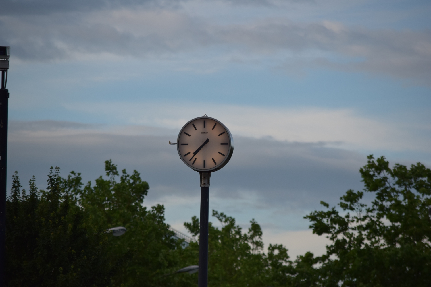 Nikkor 55-300mm clock seen from 30m, Elder Gate, Milton Keynes, 200 mm