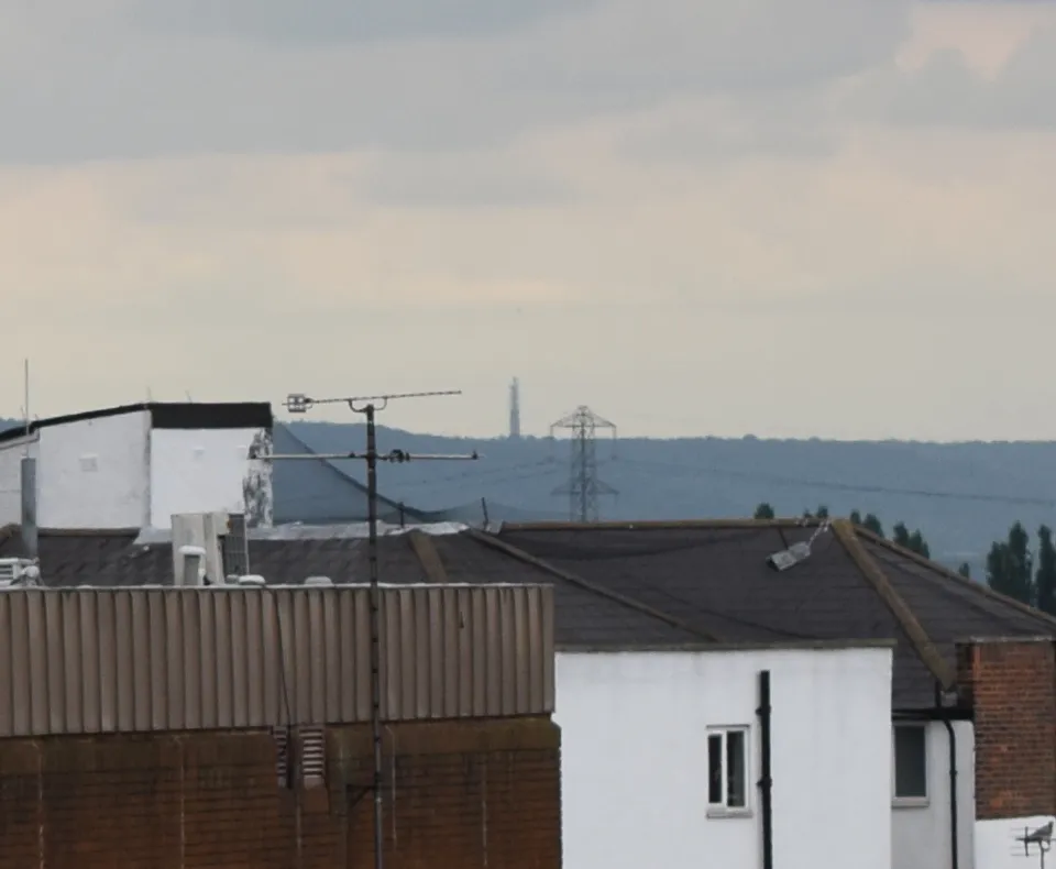 Nikkor 55-300mm Stokenchurch BT Tower from Aylesbury Telephone Exchange, 70mm, cropped