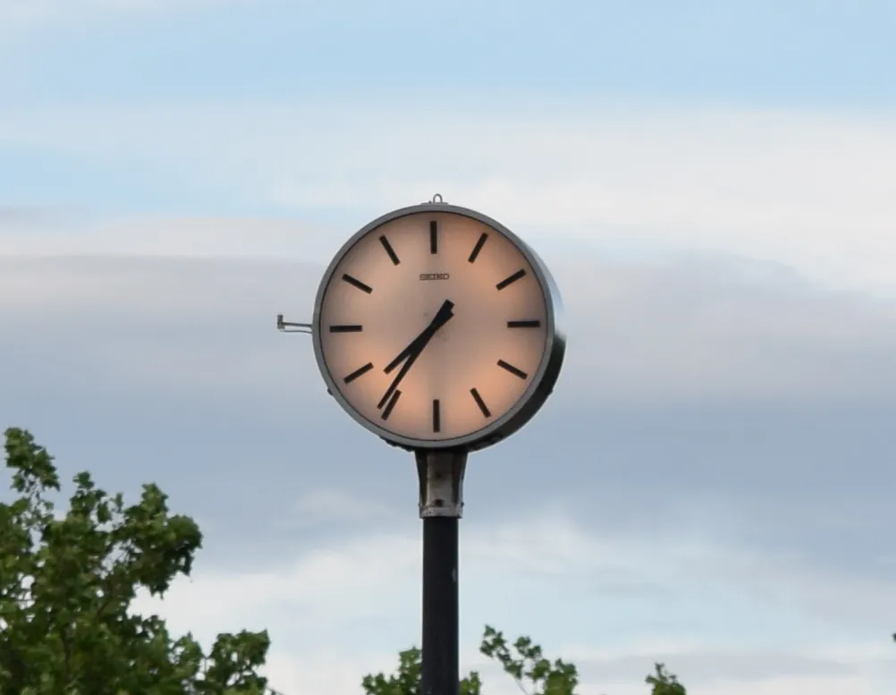 Nikkor 55-300mm clock seen from 30m, Elder Gate, Milton Keynes, 70mm, cropped