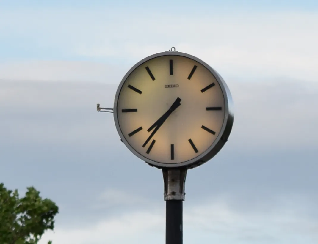 Nikkor 55-300mm clock seen from 30m, Elder Gate, Milton Keynes, 100mm, cropped