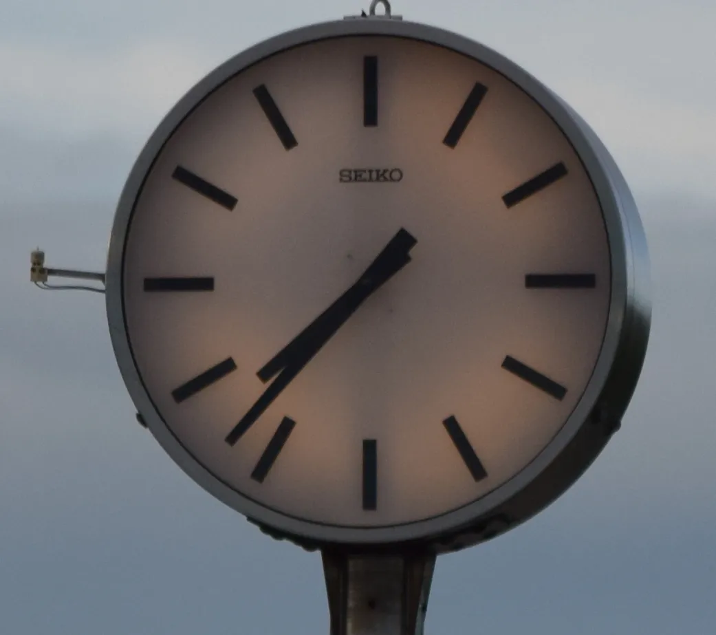 Nikkor 55-300mm clock seen from 30m, Elder Gate, Milton Keynes, 200mm, cropped