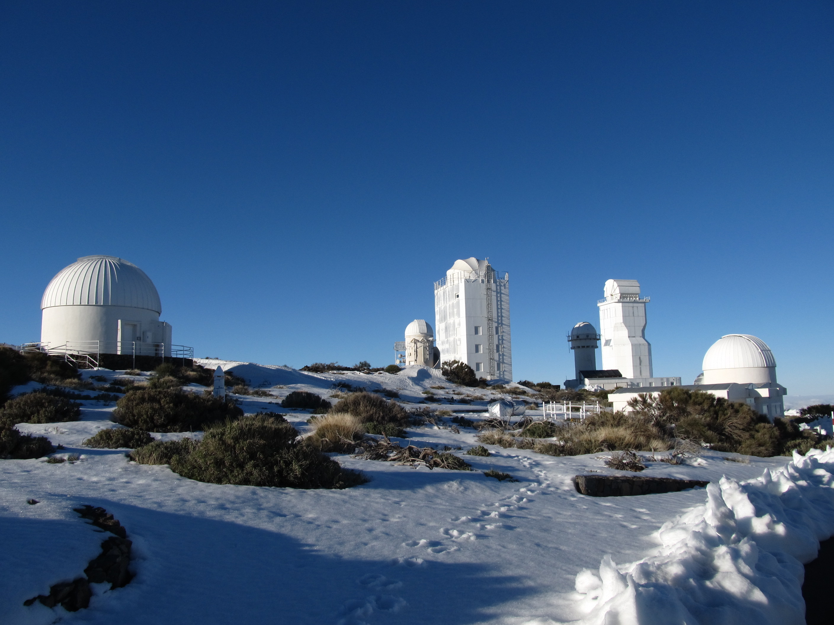 The Teide Observatory, THEMIS solar telescopes and QUIJOTE telescopes