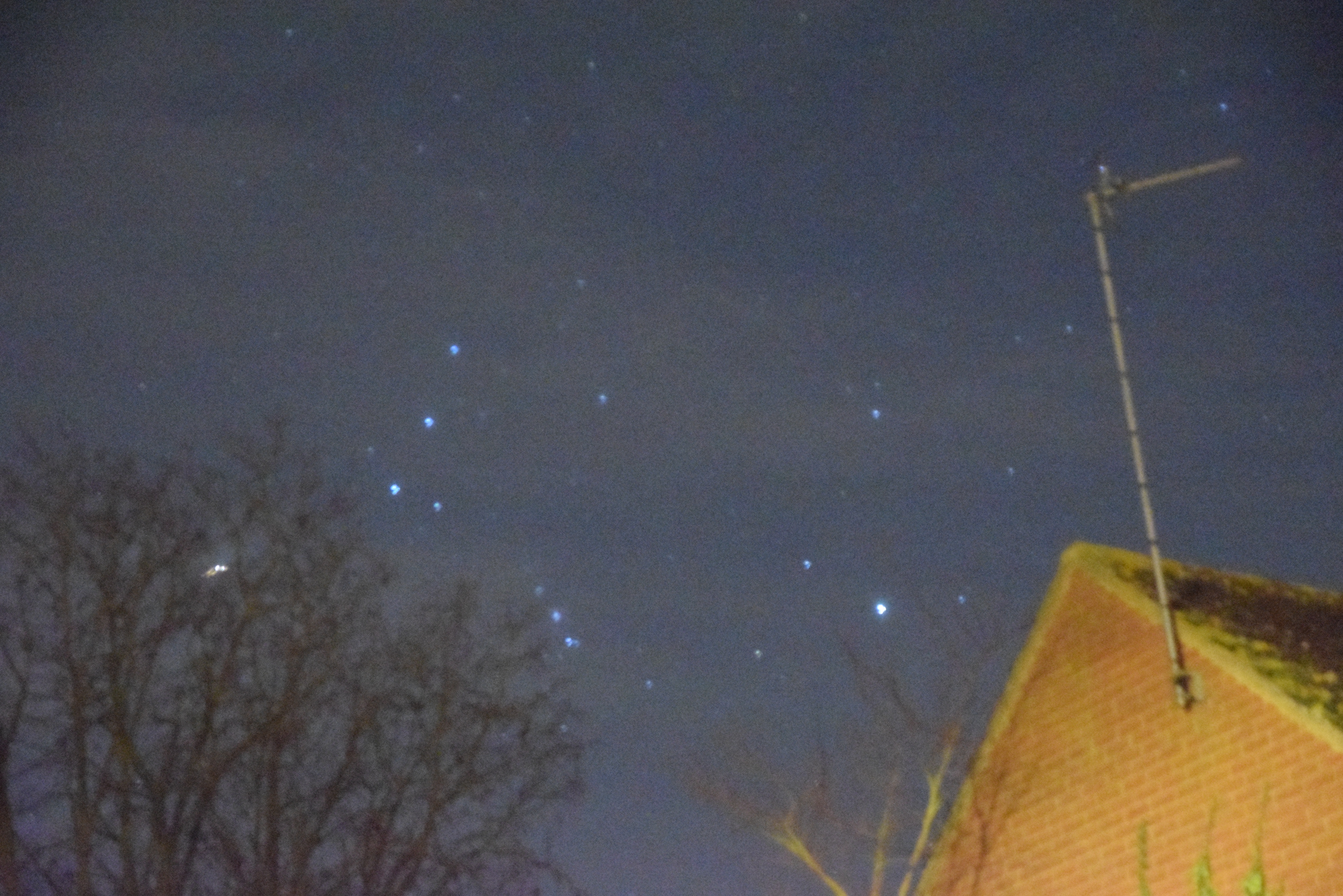 Sigma 17-70mm f2.8-4.5 DC Macro Orion constellation Cambridge Corrie Road zoom