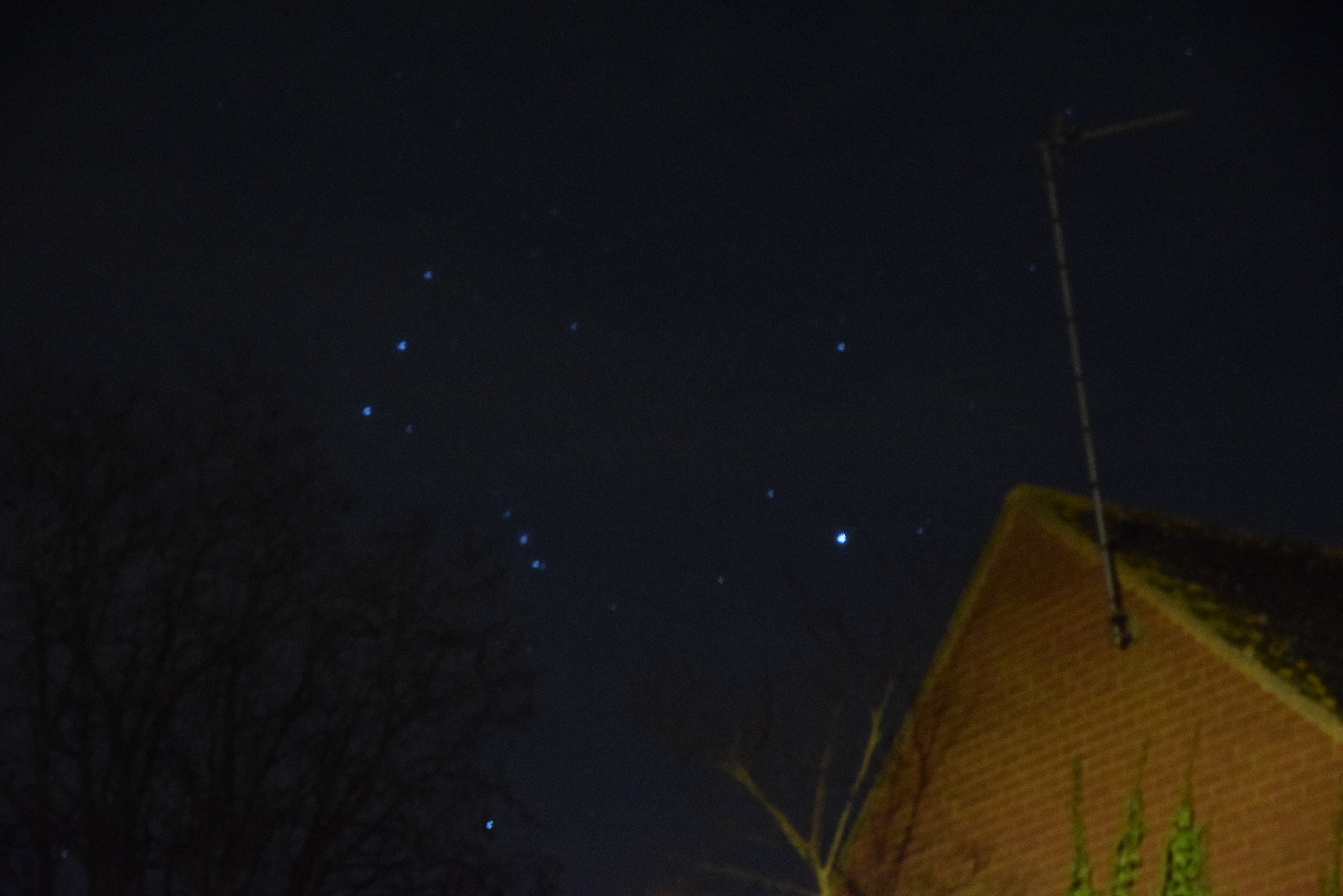 Sigma 17-70mm f2.8-4.5 DC Macro Orion constellation Cambridge Corrie Road zoom2