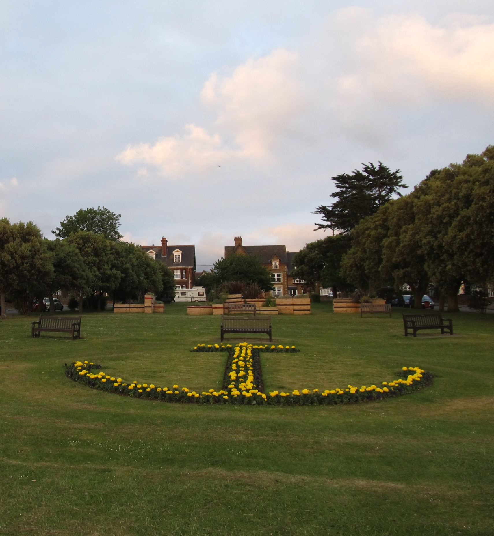 Lincoln square Hunstanton with flowery anchor