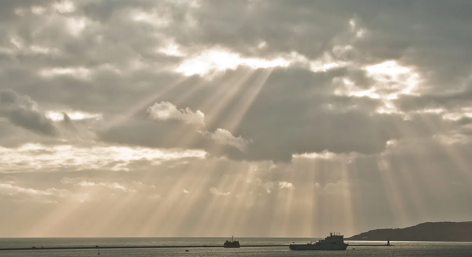 Crepuscular rays produced by stratocumulus