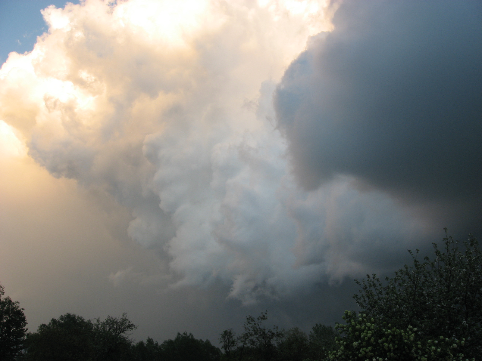 Light scattering on clouds