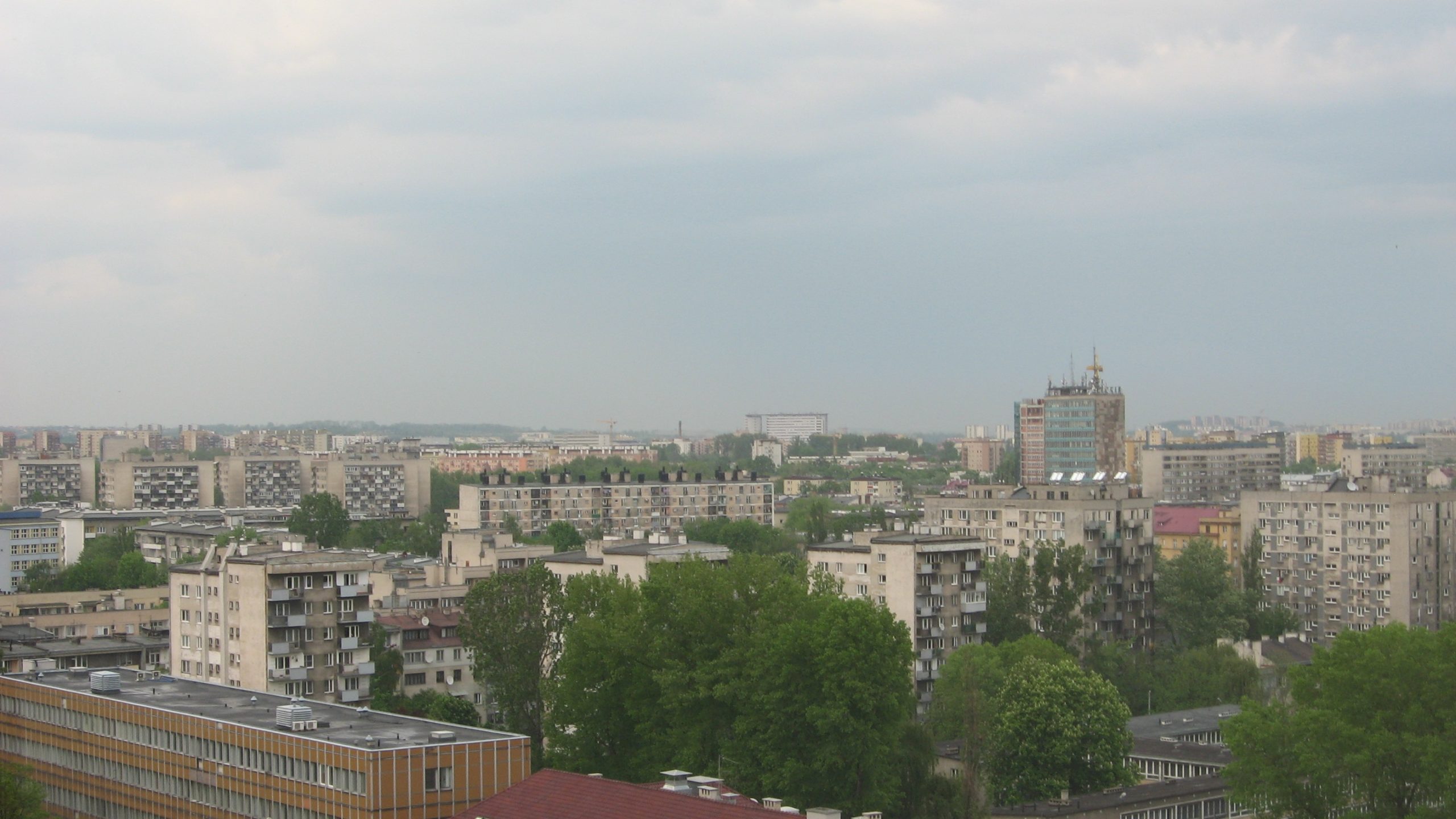 Ciemna chmura widoczna z dystansu, AGH Kraków