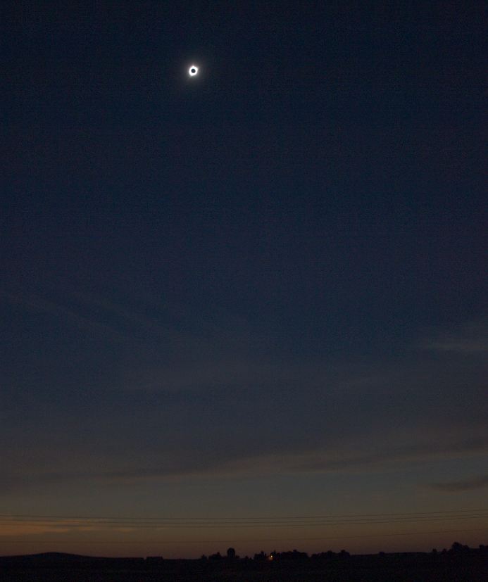 Lifght scattering in the atmosphere total solar eclipse