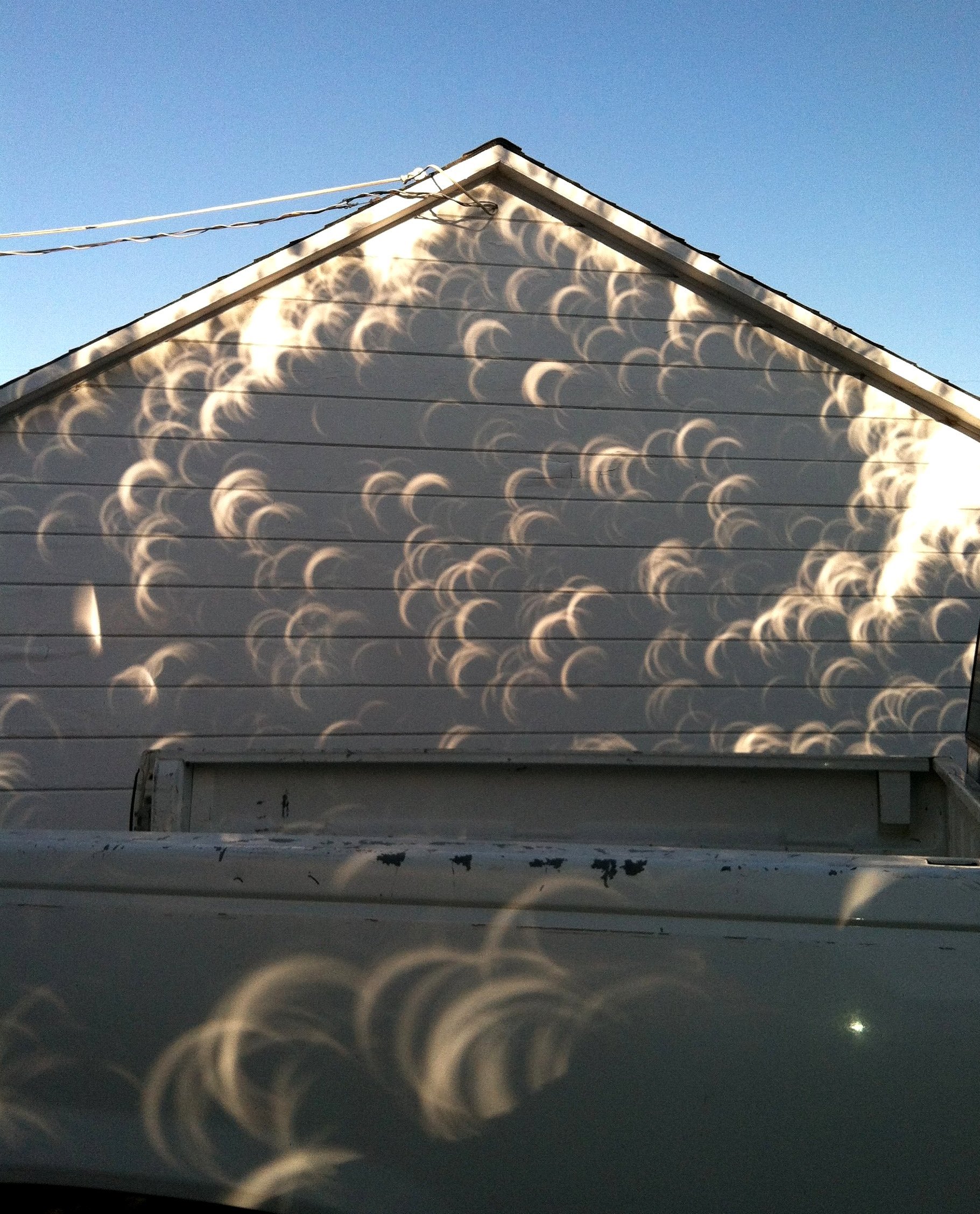 Solar eclipse pinhole camera effect