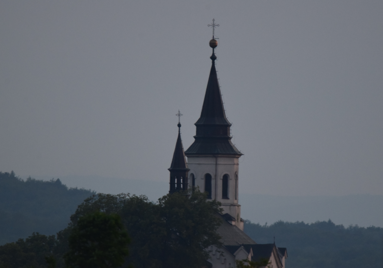 Widok na kościół w Zręcinie ze Szczepańcowej