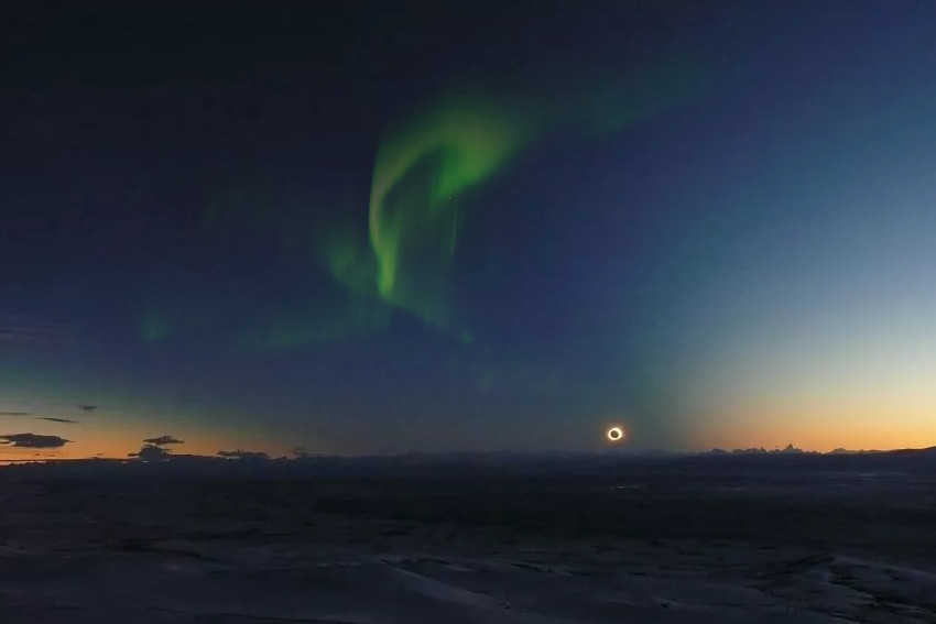Aurora and total solar eclipse