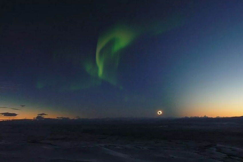 Total solar eclipse 2026 and aurora