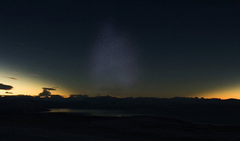 Solar eclipse below the horizon and zodiacal light wisualization