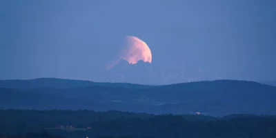 Partial lunar eclipse moonset Poland 2022