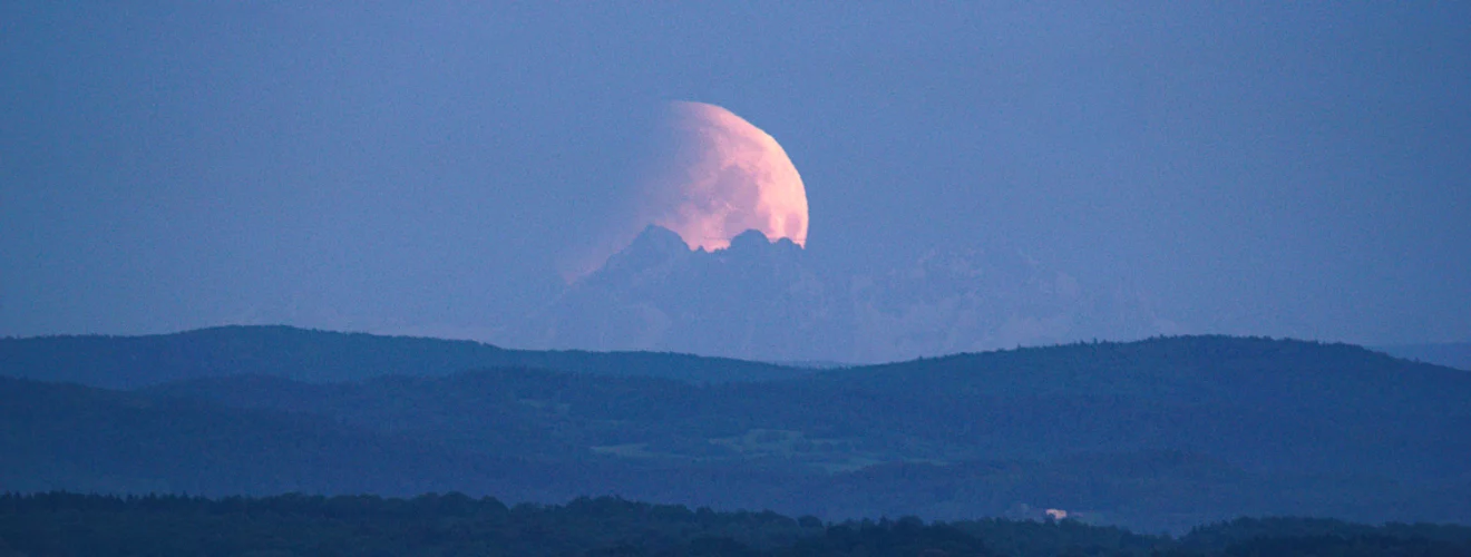 Partial lunar eclipse 2022 Zimna Woda